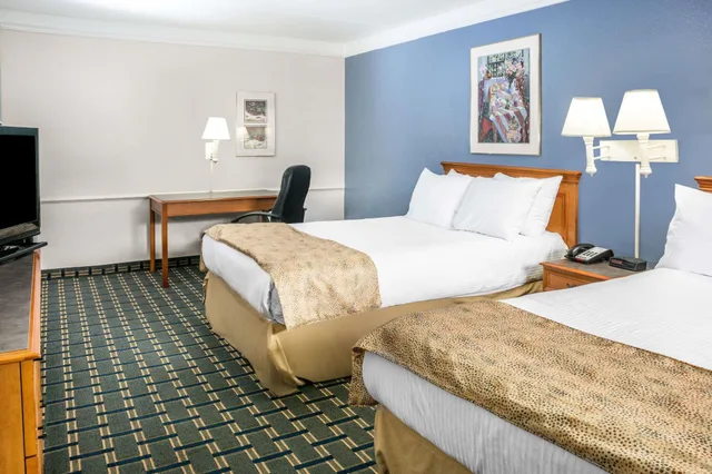 غرفة بسريرين مزدوجين، Days Inn By Wyndham Houston 2/7