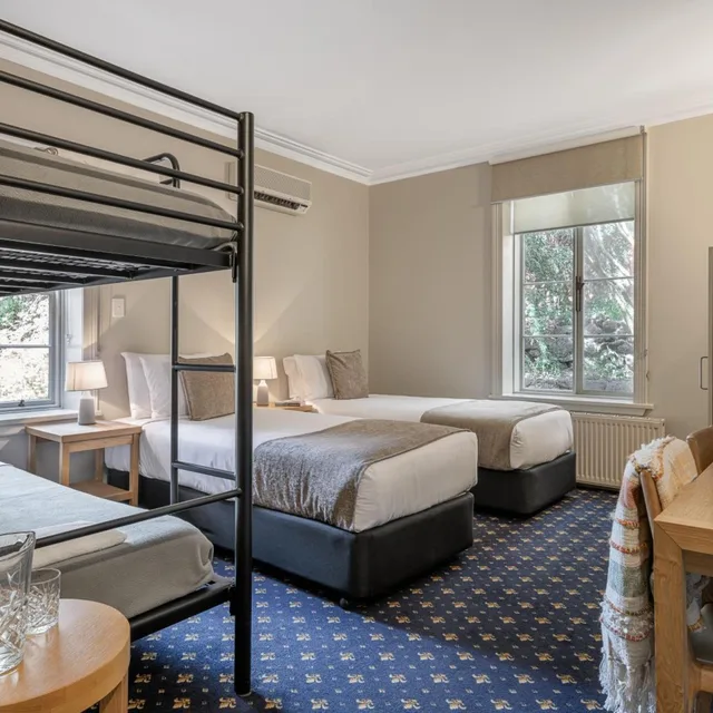جناح جونيور عائلي، Sovereign Hill Hotel 6/10