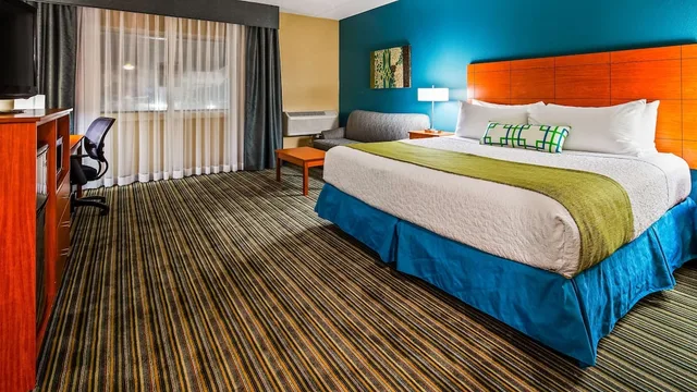 Standard, King Bed, Sofa, Best Western Warren Hotel 1/2