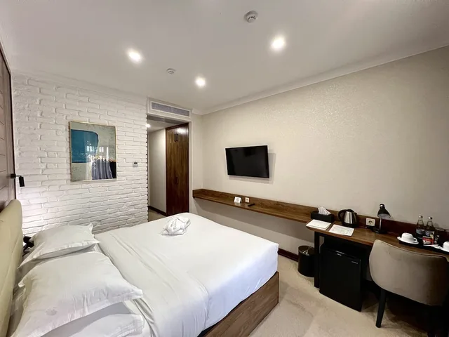 Standard, Double Bed, Oscar Boutique Hotel 2/4