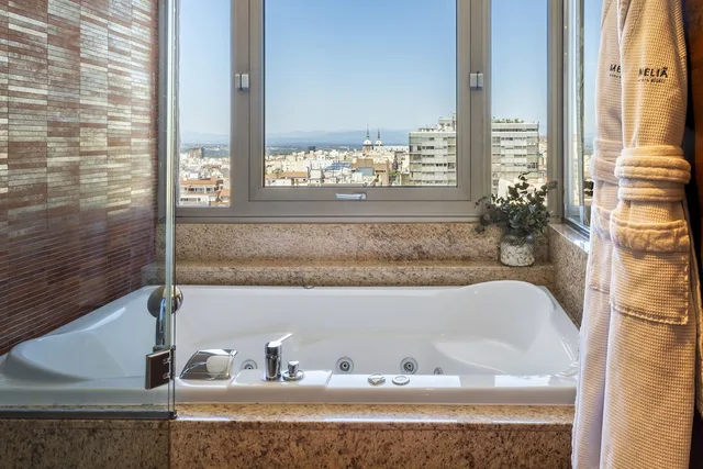 The Level, Junior Suite, King Bed, Panoramic View، Melia Madrid Princesa Hotel 6/10