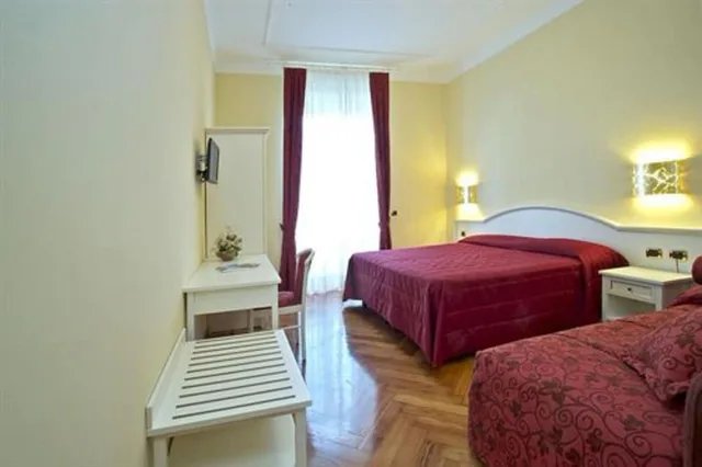 غرفة قياسية ثلاثية بثلاثة أسرّة، Hotel Excelsior Splendide 3/4