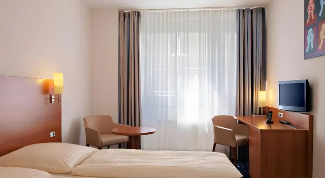 غرفة قياسية ثلاثية بسرير كينج، Callas Hotel Am Dom 2/2