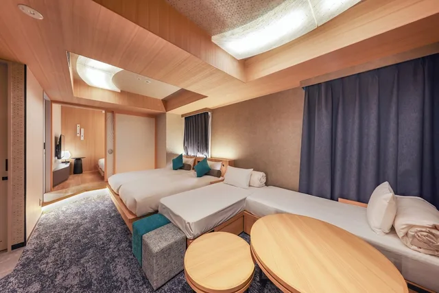 غرفة ديلوكس بأربعة أسرّة مع أريكة مع أريكة، Hotel Keihan Tenmabashiekimae 3/5
