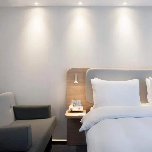 غرفة قياسية بسرير كوين مع أريكة في طابق منخفض، HOLIDAY INN EXPRESS BADEN BADEN 5/9