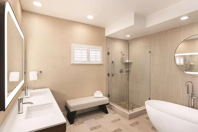 Presidential, Suite, King Bed, 2 Queen Beds, Ocean Front، Zachari Dunes on Mandalay Beach, Curio Collection by Hilton 8/8