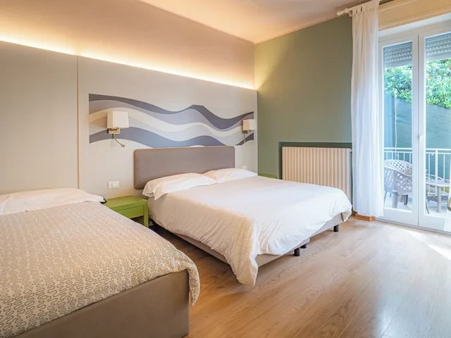 غرفة قياسية ثلاثية بسرير مزدوج وسرير فردي بشرفة، Il Nido Hotel 3/5