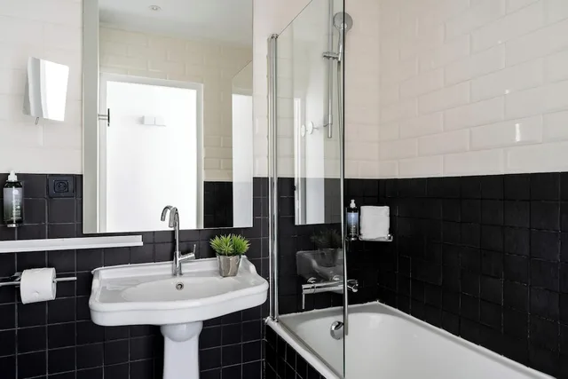 2 Rooms, Superior, Family, King and Twin Beds, Sauna، Hotel 34B Astotel (ex-Bergere Opera) 5/6