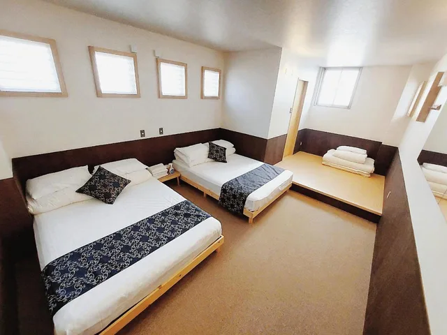 غرفة يابانية غربية بفراش فوتون وسريرين مزدوجين، Poly Hostel 2 Namba 1/2
