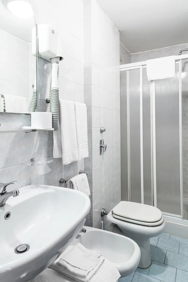 غرفة ثلاثية بثلاثة أسرّة، Hotel Des Etrangers 6/7
