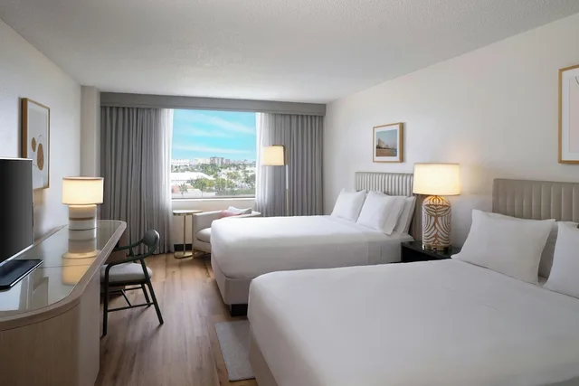 غرفة بسريرين كوين، Renaissance Fort Lauderdale Marina Hotel 1/3