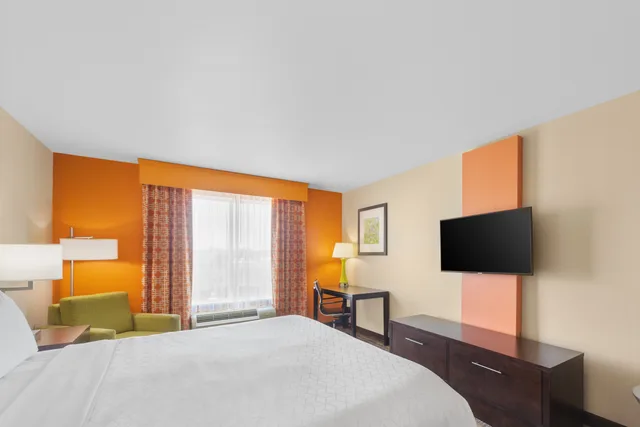 غرفة بسرير كينج لذوي الإعاقة، Holiday Inn Express & Suites Houston Nw - Tomball Area 3/5