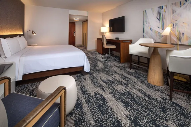 غرفة تنفيذية بسرير كينج، Westin Gaslamp Quarter 3/5