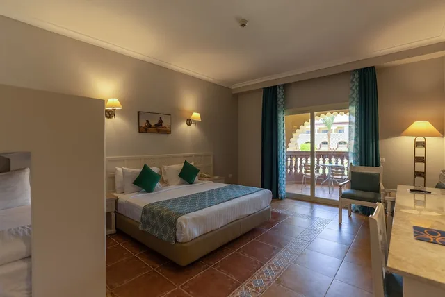 غرفة عائلية بسريرين منفصلين وسرير بطابقين، Sunrise Sentido Mamlouk Palace 1/4