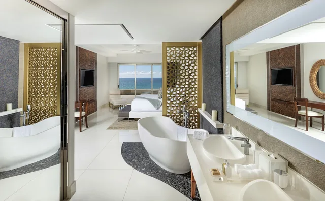 3 Bedrooms, Suite, 2 King Beds, 2 Queen Beds, Ocean Front, Garza Blanca Resort Spa Los Cabos 8/10