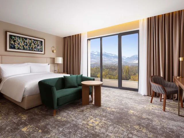 جناح غراند بانورامي بسرير كينج بإطلالة على الجبل، Swissotel Wellness Resort Alatau Almaty 3/6