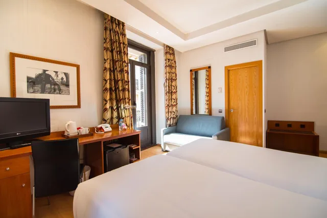 غرفة بسرير كوين بإطلالة، Petit Palace Preciados 7/9