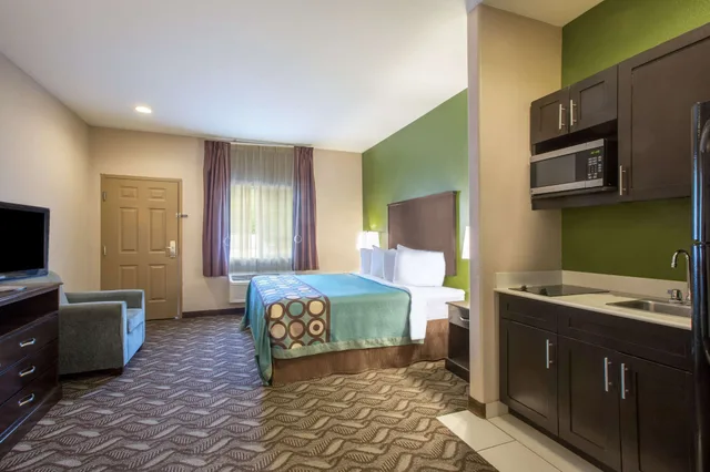 غرفة بسرير كينج لذوي الإعاقة، Super 8 by Wyndham Mansfield LA 3/5