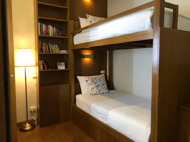 غرفة بسريرين منفصلين وأسرّة بطابقين، SUNETA HOSTEL KHAOSAN 1/1