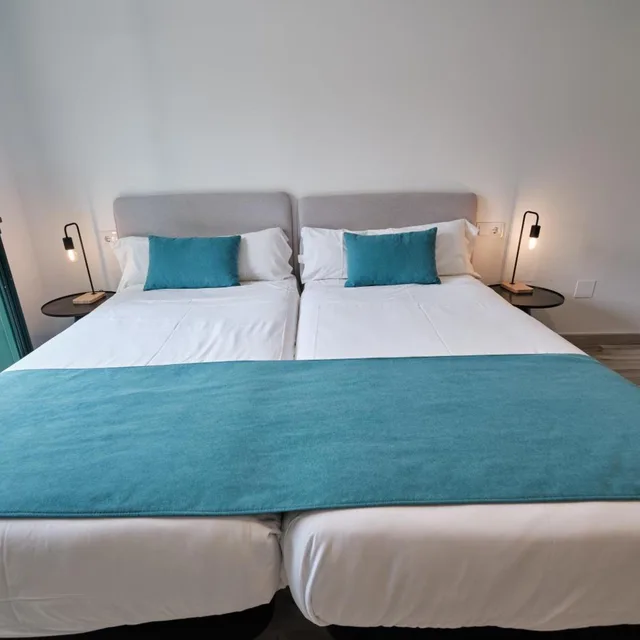 غرفة بسرير مزدوج أو سريرين منفصلين، Pombal Rooms Santiago 10/10