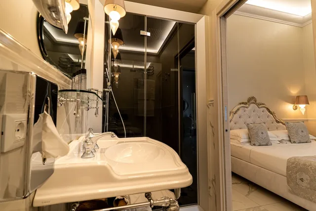 Spa, Junior Suite, Queen Bed, Balcony، The Moon Boutique Hotel 3/3