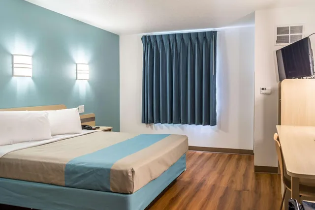 غرفة بسرير كوين لذوي الإعاقة، Motel6 Lincoln City, OR 1/10