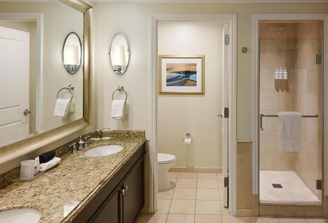 غرفة بسرير كينج بإطلالة على الفناء، Balboa Bay Resort 3/3