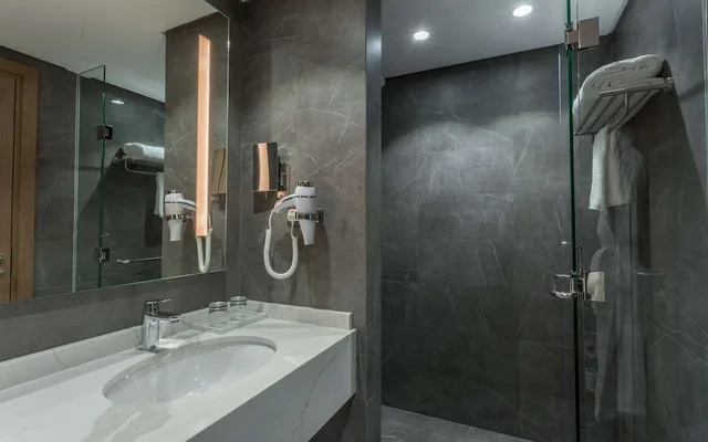 غرفة قياسية بسريرين كوين، فندق كلاريون مطار جدة(Clarion Hotel Jeddah Airport) 10/10