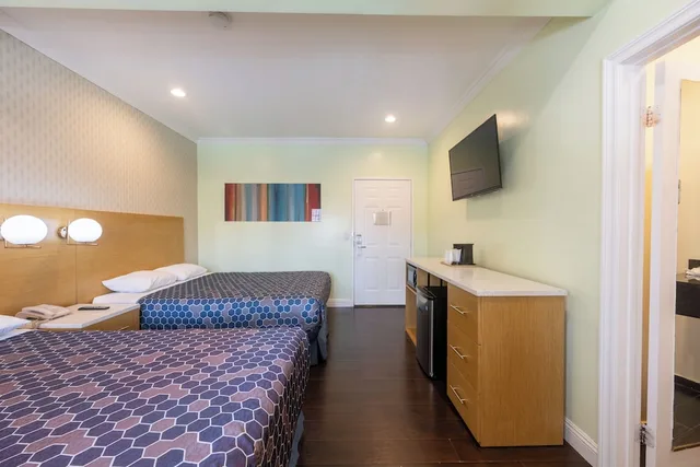 غرفة قياسية بسريرين كوين، Hollywood City Inn 2/6
