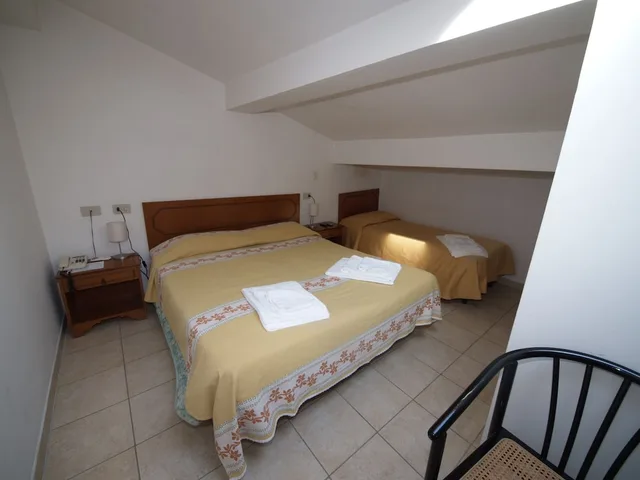غرفة عائلية بسريرين كوين وسريرين منفصلين بغرفتي نوم، Hotel Cilene 1/2