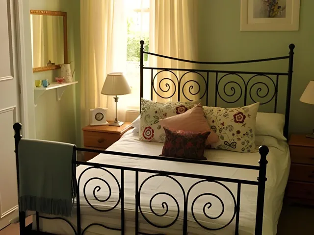 Room, Double Bed, Country View، The Linton Hotel 1/1