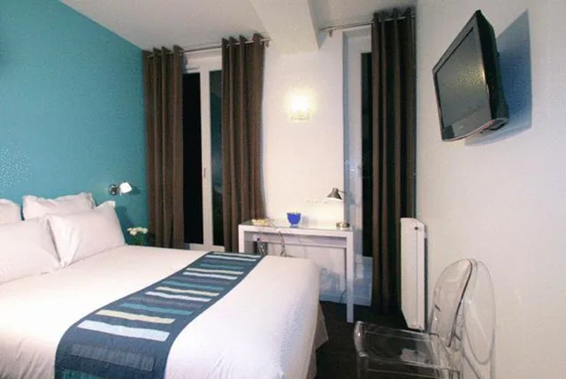 Adjoining, Double and Twin Beds، Hotel Marais De Launay 2/9