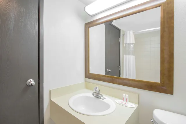 غرفة قياسية بسريرين كوين، Travelodge Cleveland/Willoughby 6/9