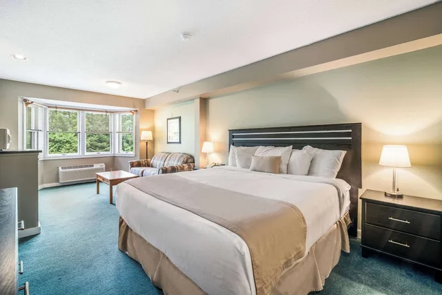 غرفة قياسية بسرير كينج مع أريكة، The Valley Inn, an Ascend Collection Hotel 1/6