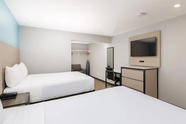 غرفة رباعية بسريرين كوين، Travelodge By Wyndham LAX South 1/10