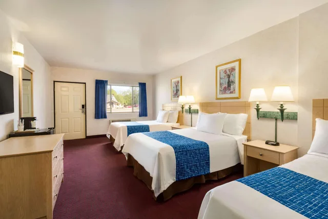 غرفة قياسية، Travelodge by Wyndham Niagara Falls 1/2