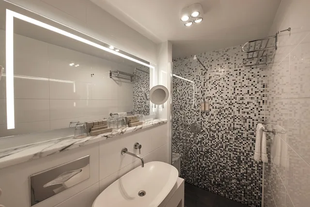 1 Bedroom, Family Suite, Queen and Twin Beds, Balcony, Hotel Saint Aygulf 7/7