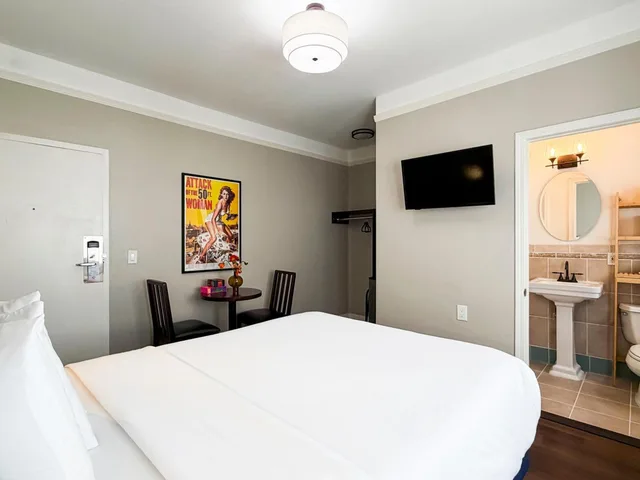 Standard, The Hotel Hollywood - Westsiderentals 2/2