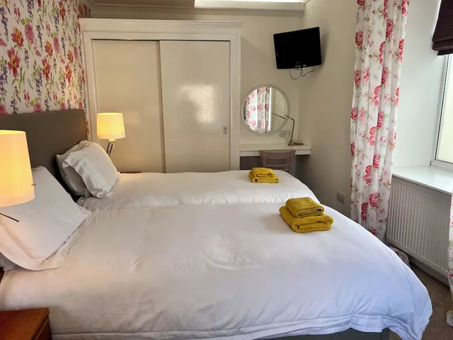 شقة سوبيريور بسريرين منفصلين بغرفتي نوم مع أريكة، Crieff Armoury Luxury Self Catering Apartment 2/10