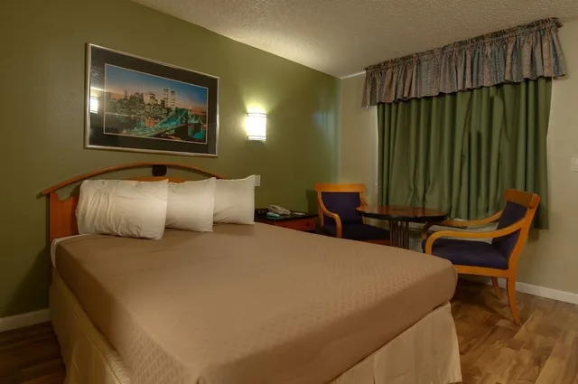 غرفة ديلوكس بسرير كينج، Vagabond Inn Bakersfield South 2/10