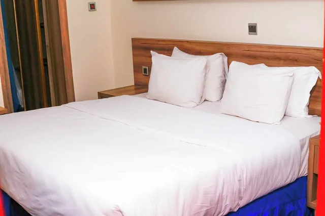 Standard, Queen Bed, Hotel Tulip Inn Accra 2/2