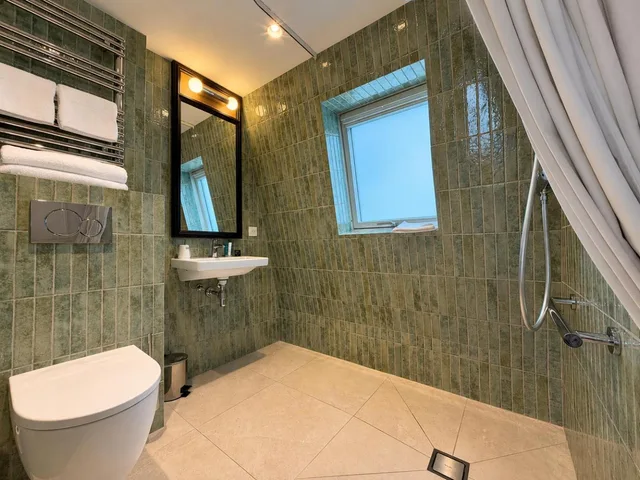 جناح جونيور، Hotel Maison Lenoir 8/9