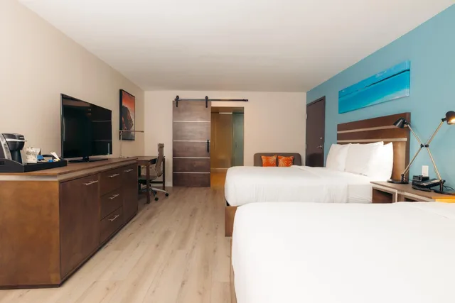 Suite, 2 Queen Beds, Bathtub, The Cove Hotel, Ascend Hotel Collection 2/10