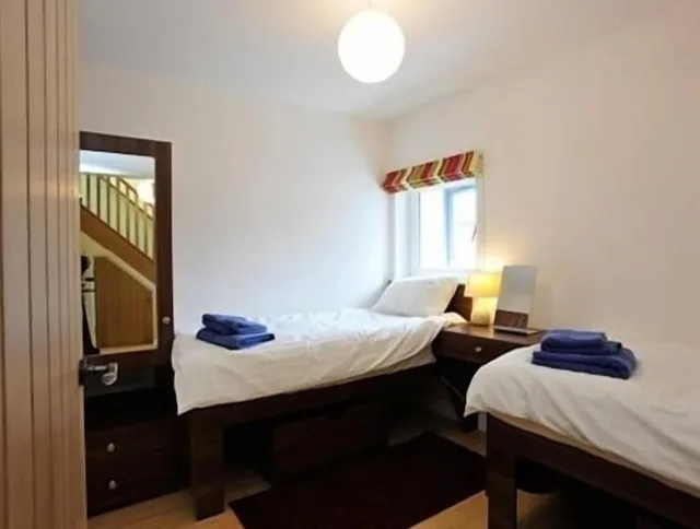 Town House, Apartment, 1 Double and 4 Single Beds, The Pyjama Factory 5/7