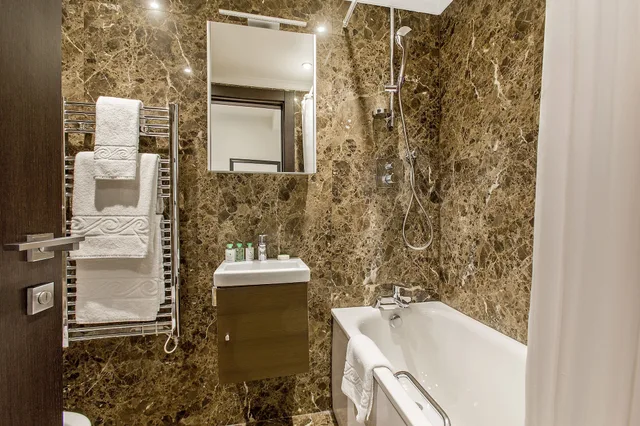 4 Bedrooms, Penthouse Suite, Apartment, 4 King Beds، 130 Queensgate Apartments 8/9