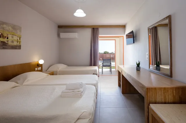 غرفة قياسية ثلاثية بسرير مزدوج وسرير فردي، Rethymno Village 1/10