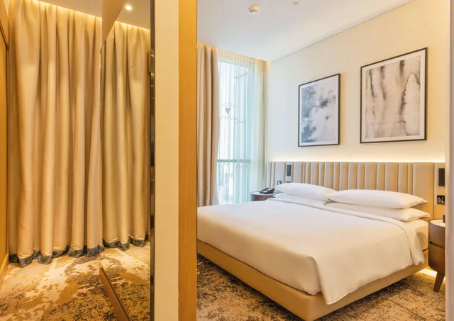 1 Bedroom, Superior, Suite, King Bed, Sea View, Smoking, Embassy Suites By Hilton Doha Old Town 2/3