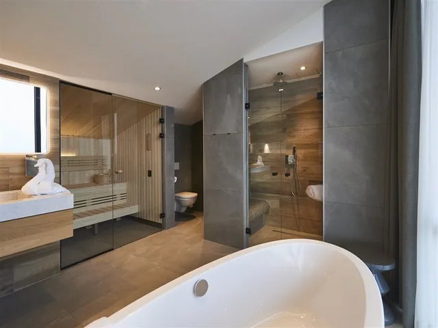 2 Bedrooms, Exclusive, Apartment, Sauna، Van der Valk Hotel Leeuwarden 8/10
