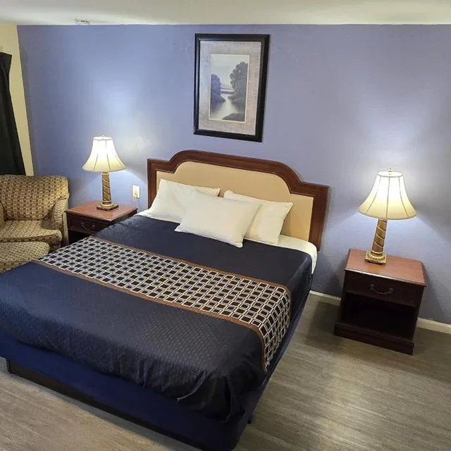 Room, King Bed, Pool View, Rodeway Inn & Suites Blythe I-10, CA 10/10