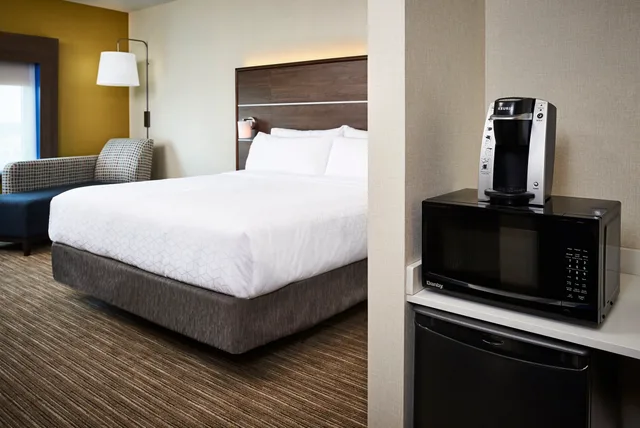غرفة بسرير كينج لذوي الإعاقة، Holiday Inn Express And Suites Brantford 1/4